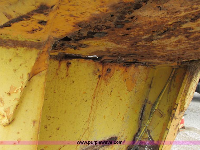 image for item G8796 1979 Hyster lowboy trailer