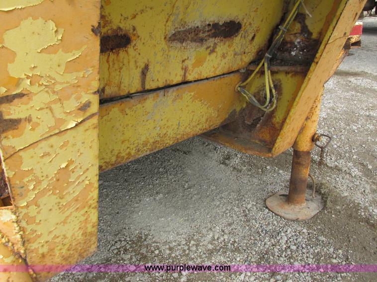 image for item G8796 1979 Hyster lowboy trailer