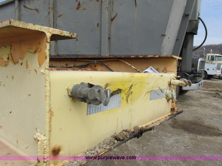 image for item G8796 1979 Hyster lowboy trailer