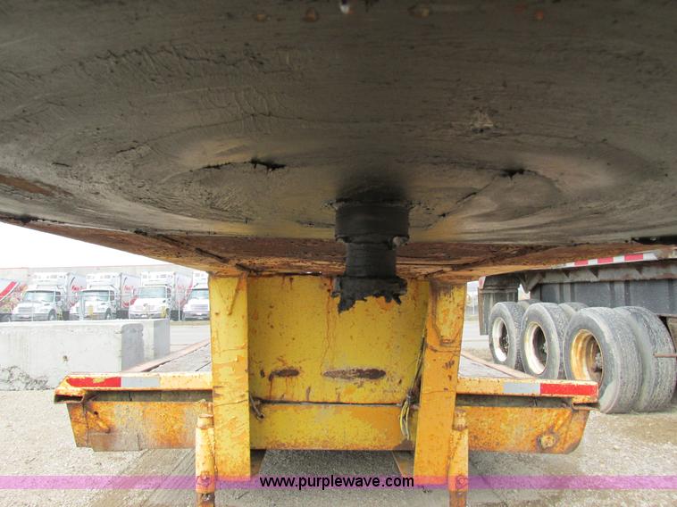 image for item G8796 1979 Hyster lowboy trailer