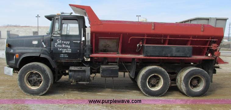 image for item G8798 1976 Ford 8000 spreader truck