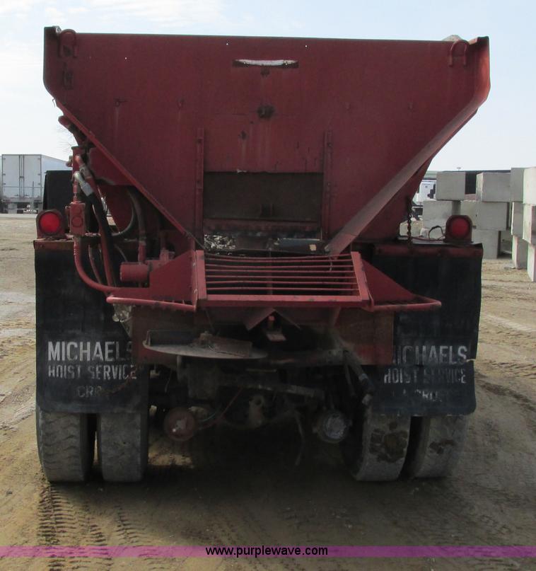 image for item G8798 1976 Ford 8000 spreader truck