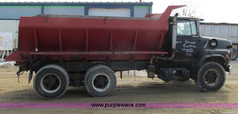 image for item G8798 1976 Ford 8000 spreader truck