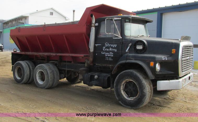 image for item G8798 1976 Ford 8000 spreader truck