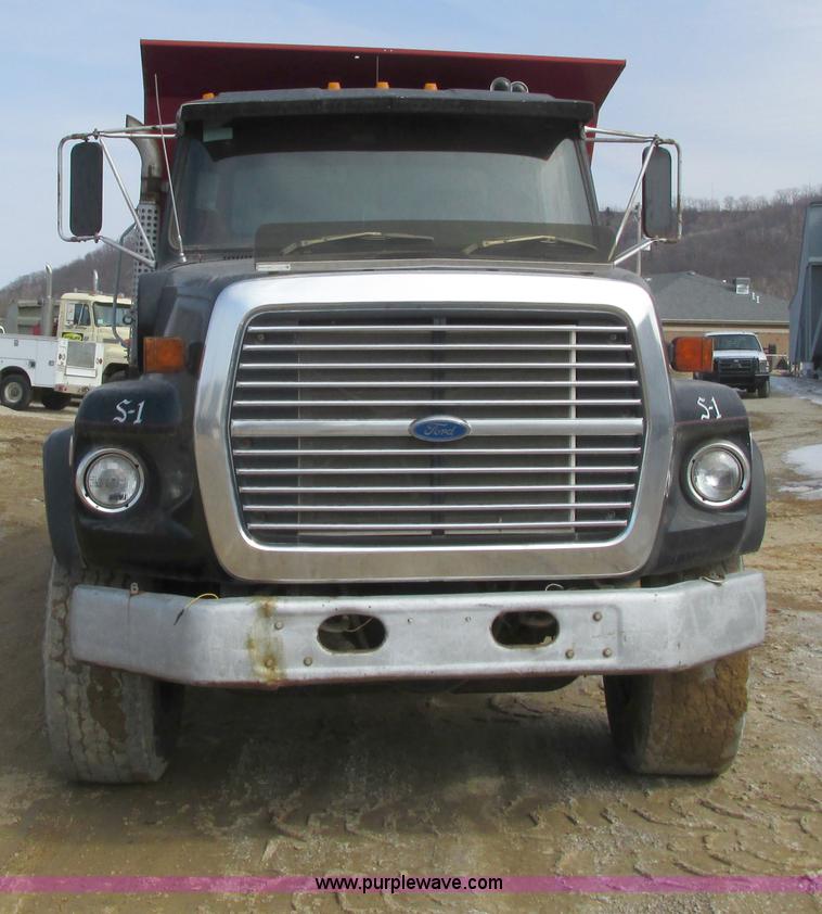 image for item G8798 1976 Ford 8000 spreader truck