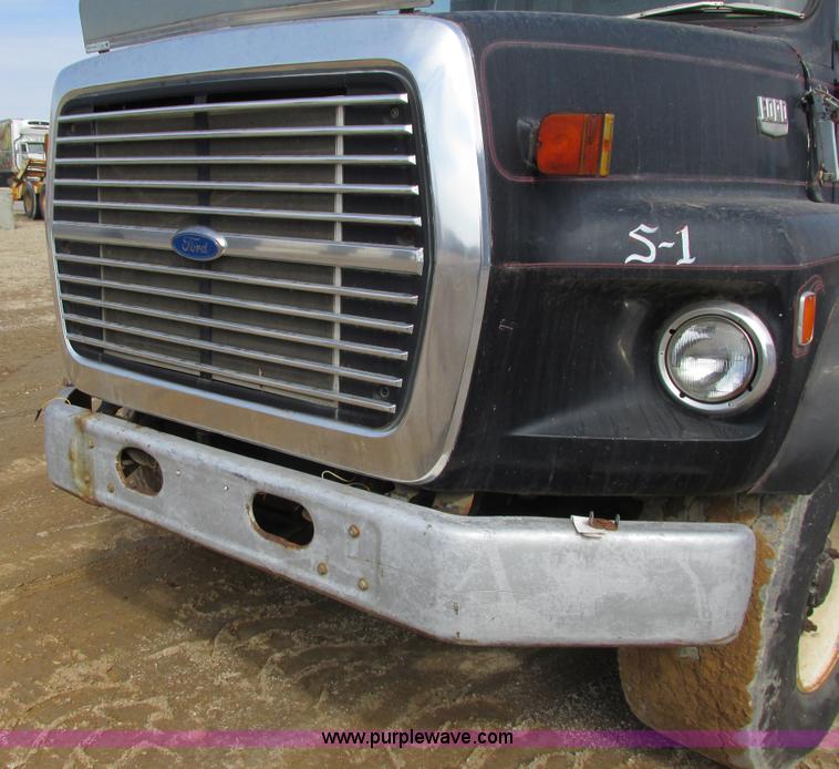 image for item G8798 1976 Ford 8000 spreader truck