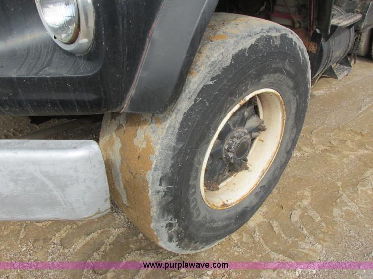 image for item G8798 1976 Ford 8000 spreader truck