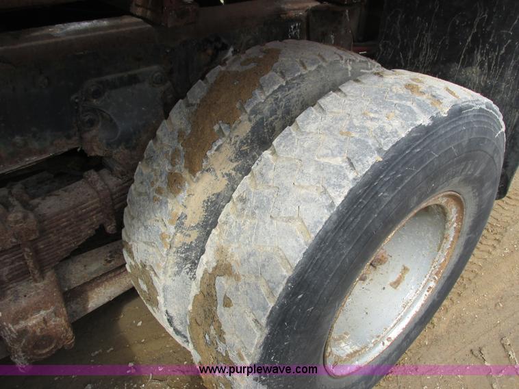 image for item G8798 1976 Ford 8000 spreader truck