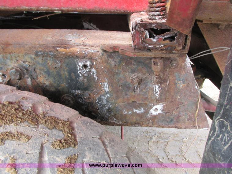 image for item G8798 1976 Ford 8000 spreader truck