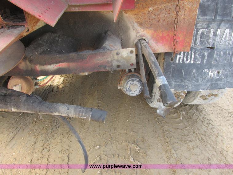 image for item G8798 1976 Ford 8000 spreader truck