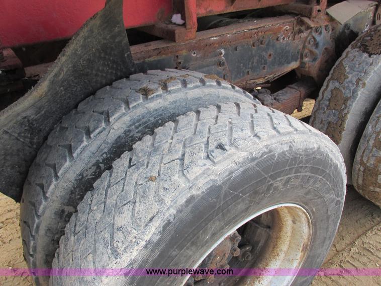 image for item G8798 1976 Ford 8000 spreader truck