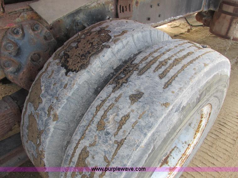 image for item G8798 1976 Ford 8000 spreader truck