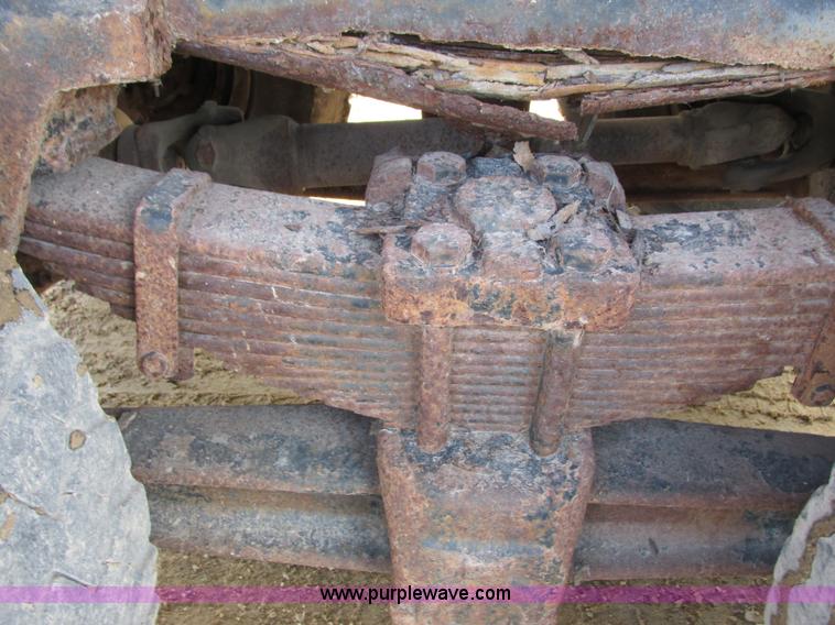 image for item G8798 1976 Ford 8000 spreader truck