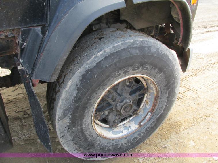 image for item G8798 1976 Ford 8000 spreader truck