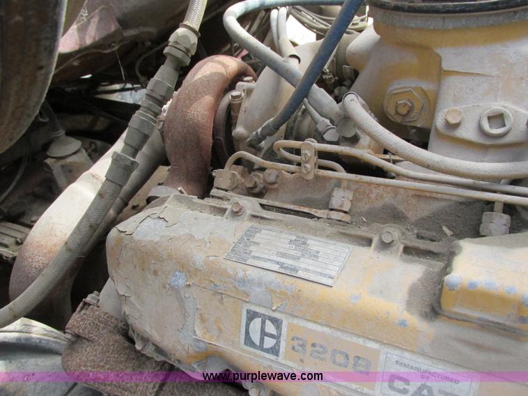 image for item G8798 1976 Ford 8000 spreader truck