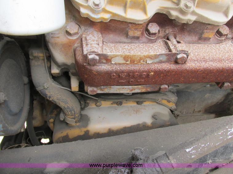 image for item G8798 1976 Ford 8000 spreader truck