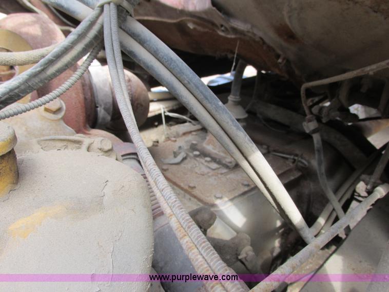 image for item G8798 1976 Ford 8000 spreader truck