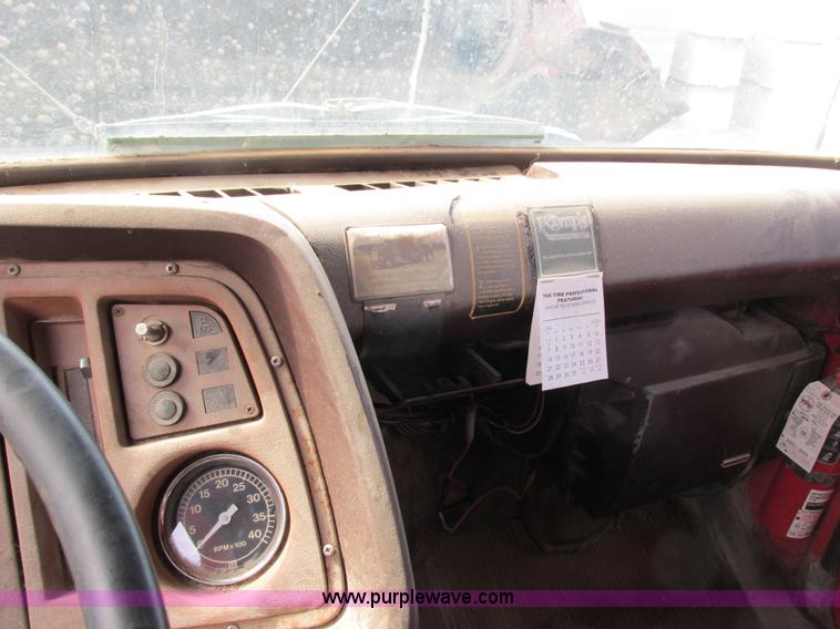 image for item G8798 1976 Ford 8000 spreader truck