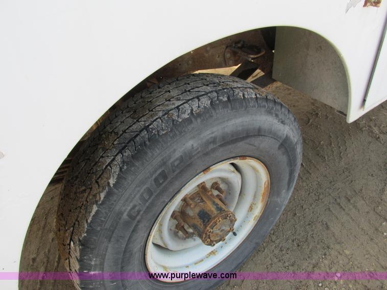 image for item G8800 1992 Ford F350 utility truck