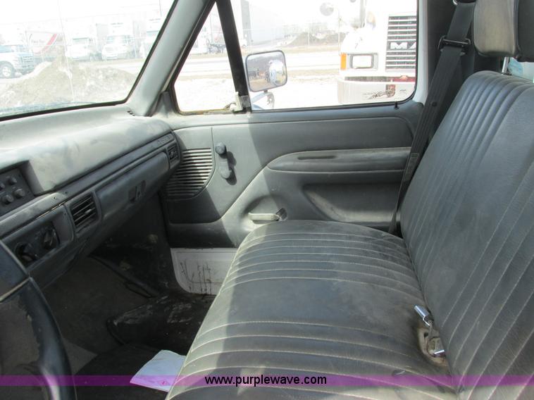 image for item G8800 1992 Ford F350 utility truck