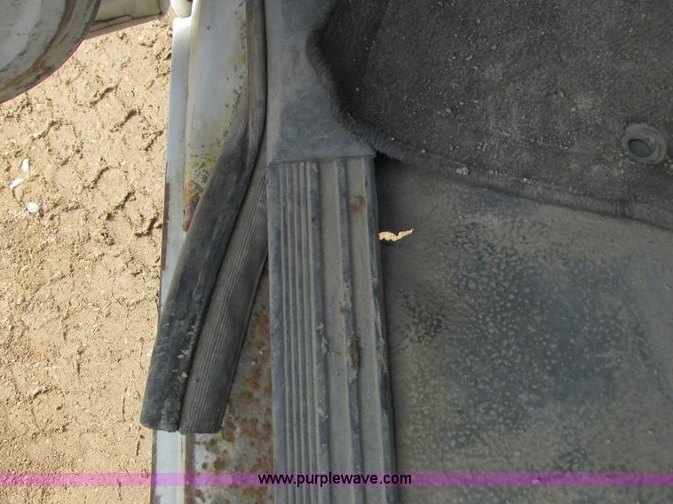 image for item G8800 1992 Ford F350 utility truck