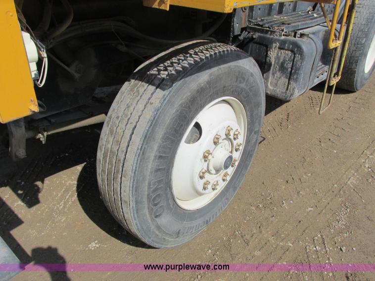 image for item G8801 1987 Ottawa spotter truck