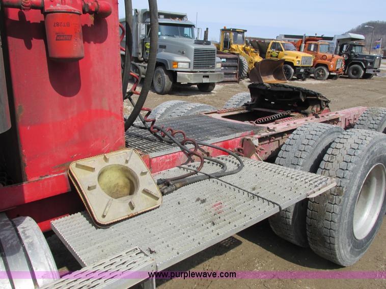 image for item G8802 1998 Mack CH613 semi truck