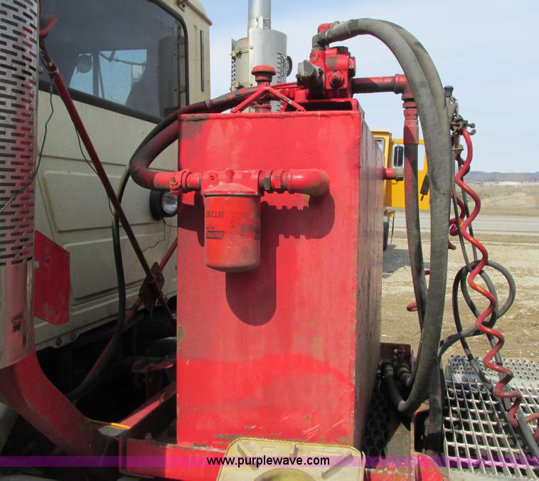 image for item G8802 1998 Mack CH613 semi truck