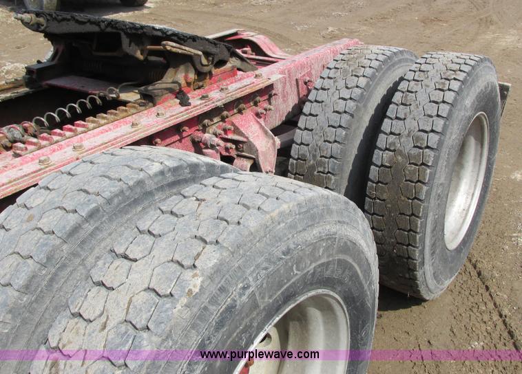 image for item G8802 1998 Mack CH613 semi truck