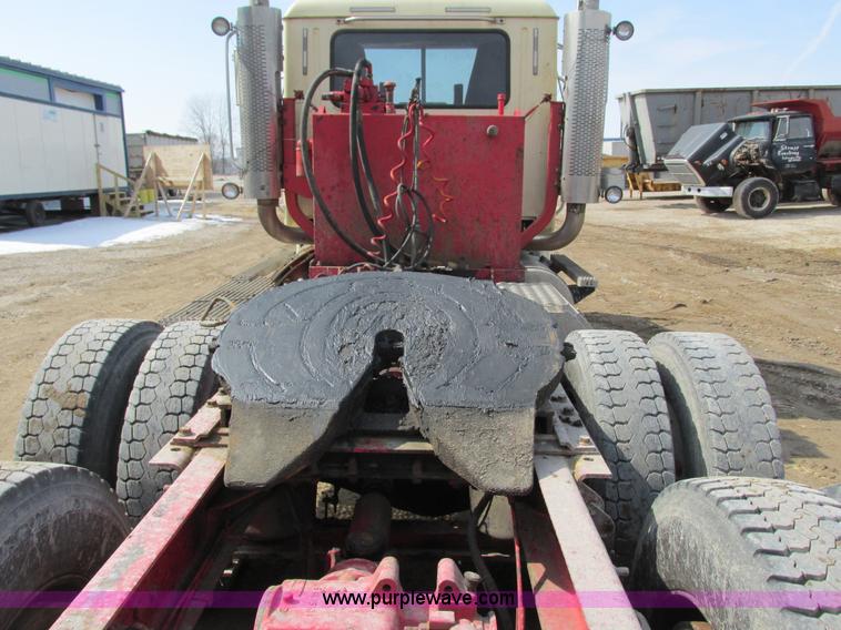 image for item G8802 1998 Mack CH613 semi truck