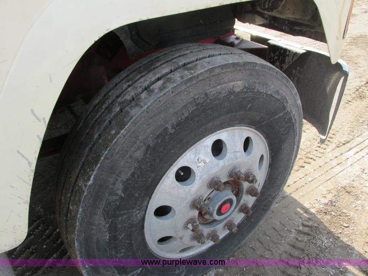 image for item G8802 1998 Mack CH613 semi truck