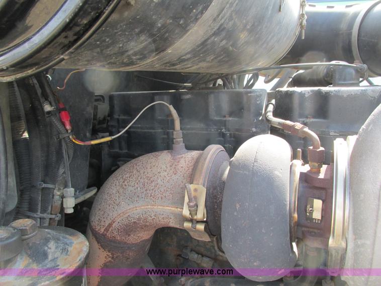 image for item G8802 1998 Mack CH613 semi truck