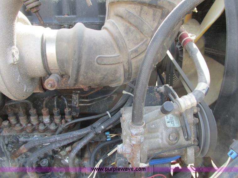 image for item G8802 1998 Mack CH613 semi truck