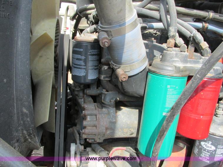 image for item G8802 1998 Mack CH613 semi truck