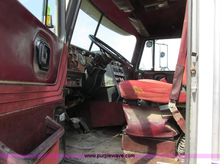 image for item G8802 1998 Mack CH613 semi truck