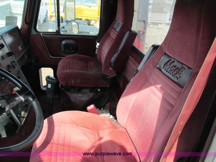 image for item G8802 1998 Mack CH613 semi truck