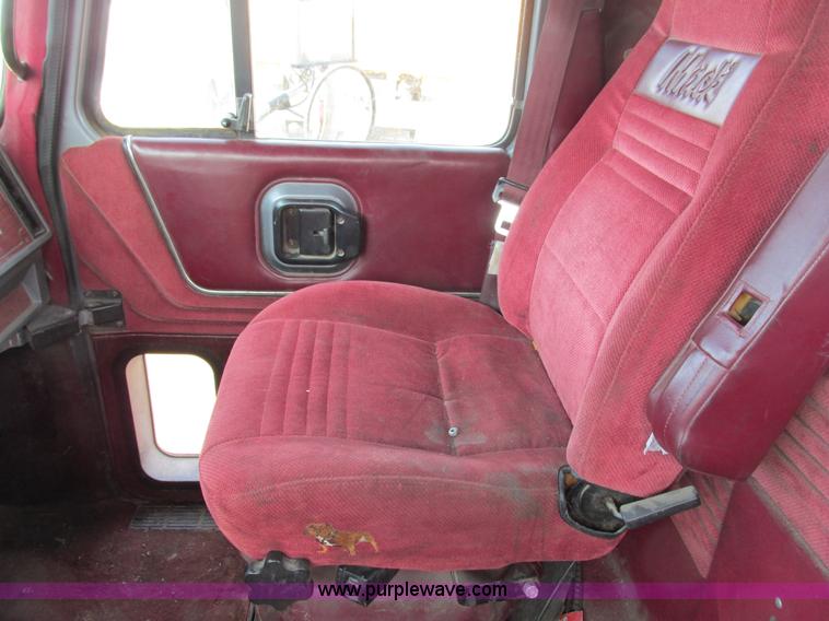 image for item G8802 1998 Mack CH613 semi truck