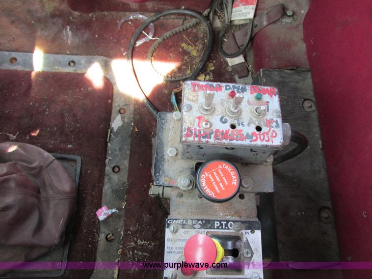 image for item G8802 1998 Mack CH613 semi truck