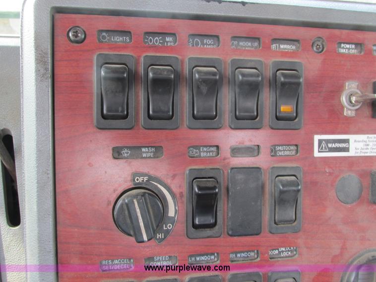 image for item G8802 1998 Mack CH613 semi truck