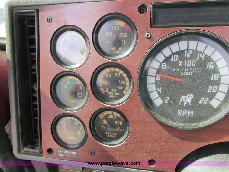 image for item G8802 1998 Mack CH613 semi truck