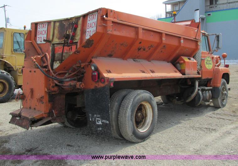 image for item G8807 1982 Ford LN9000 dump truck