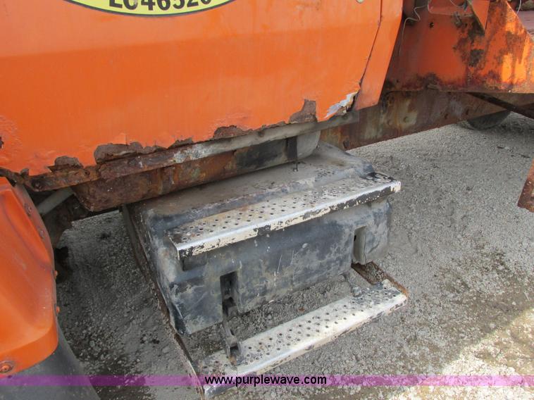 image for item G8807 1982 Ford LN9000 dump truck