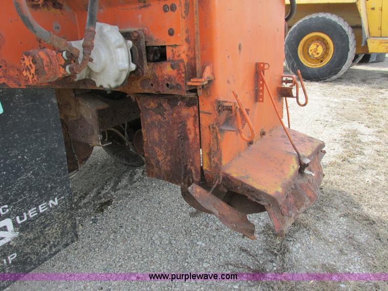 image for item G8807 1982 Ford LN9000 dump truck