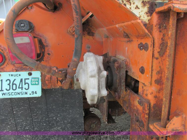 image for item G8807 1982 Ford LN9000 dump truck