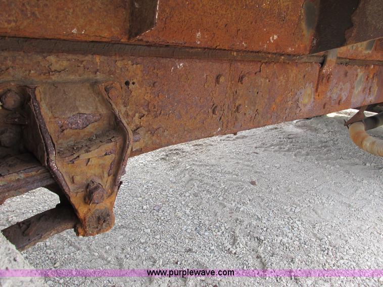 image for item G8807 1982 Ford LN9000 dump truck