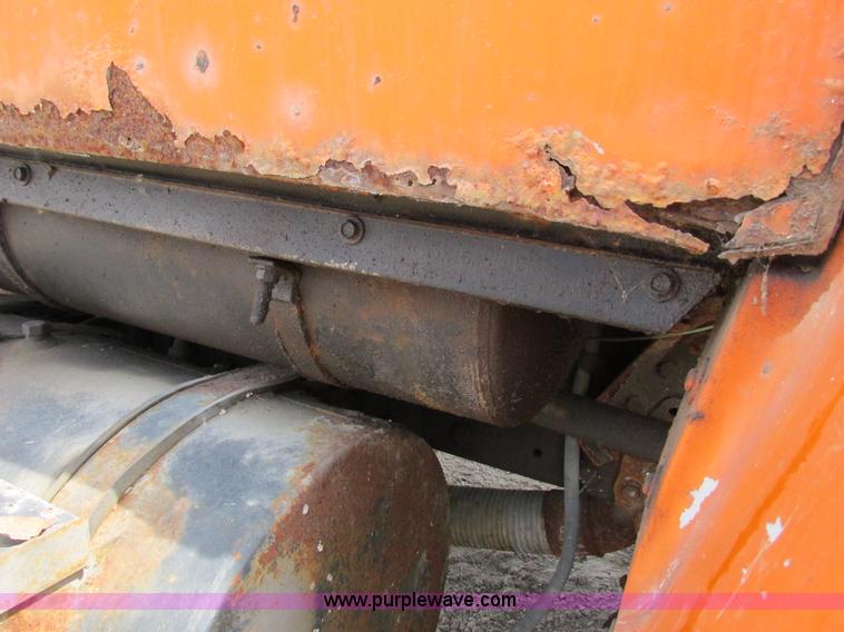 image for item G8807 1982 Ford LN9000 dump truck