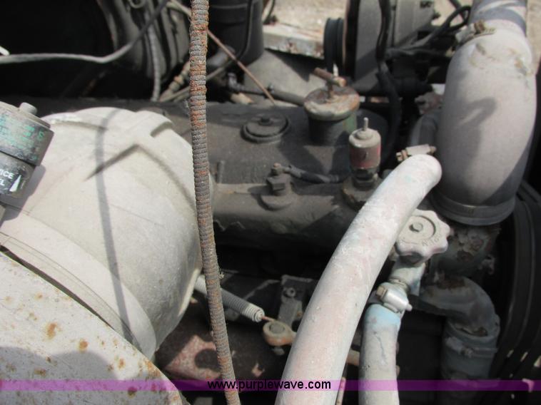 image for item G8807 1982 Ford LN9000 dump truck