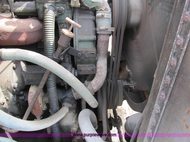 image for item G8807 1982 Ford LN9000 dump truck