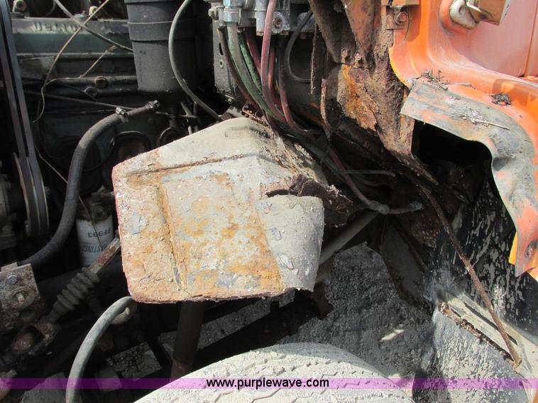 image for item G8807 1982 Ford LN9000 dump truck