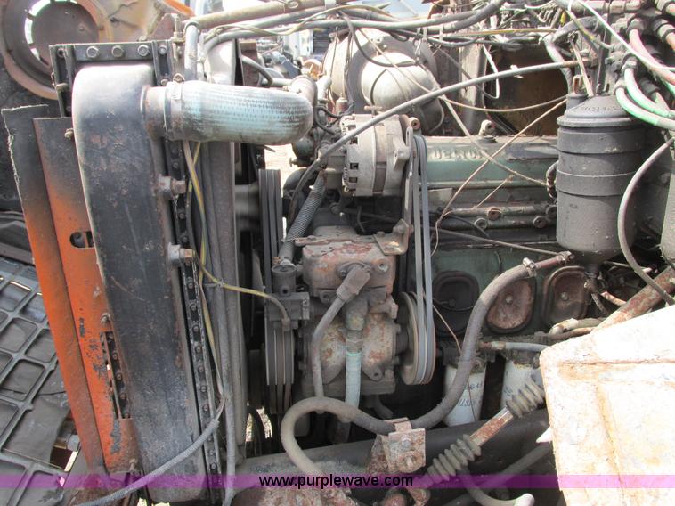 image for item G8807 1982 Ford LN9000 dump truck